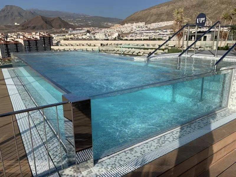 Paroi avec poteau d'angle en inox